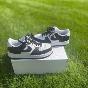 Women’s 7.5 Nike Air Force 1 - Like New!